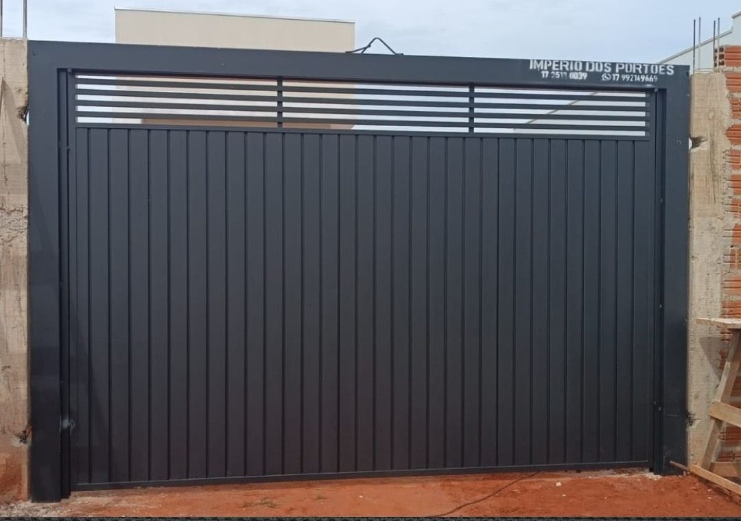 Portão basculante com foco em segurança